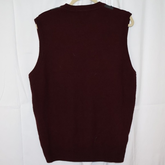 Dockers Men's Knit Vest, Burgundy Gray designs, Size Large 100 % Acrylic. - Picture 8 of 9